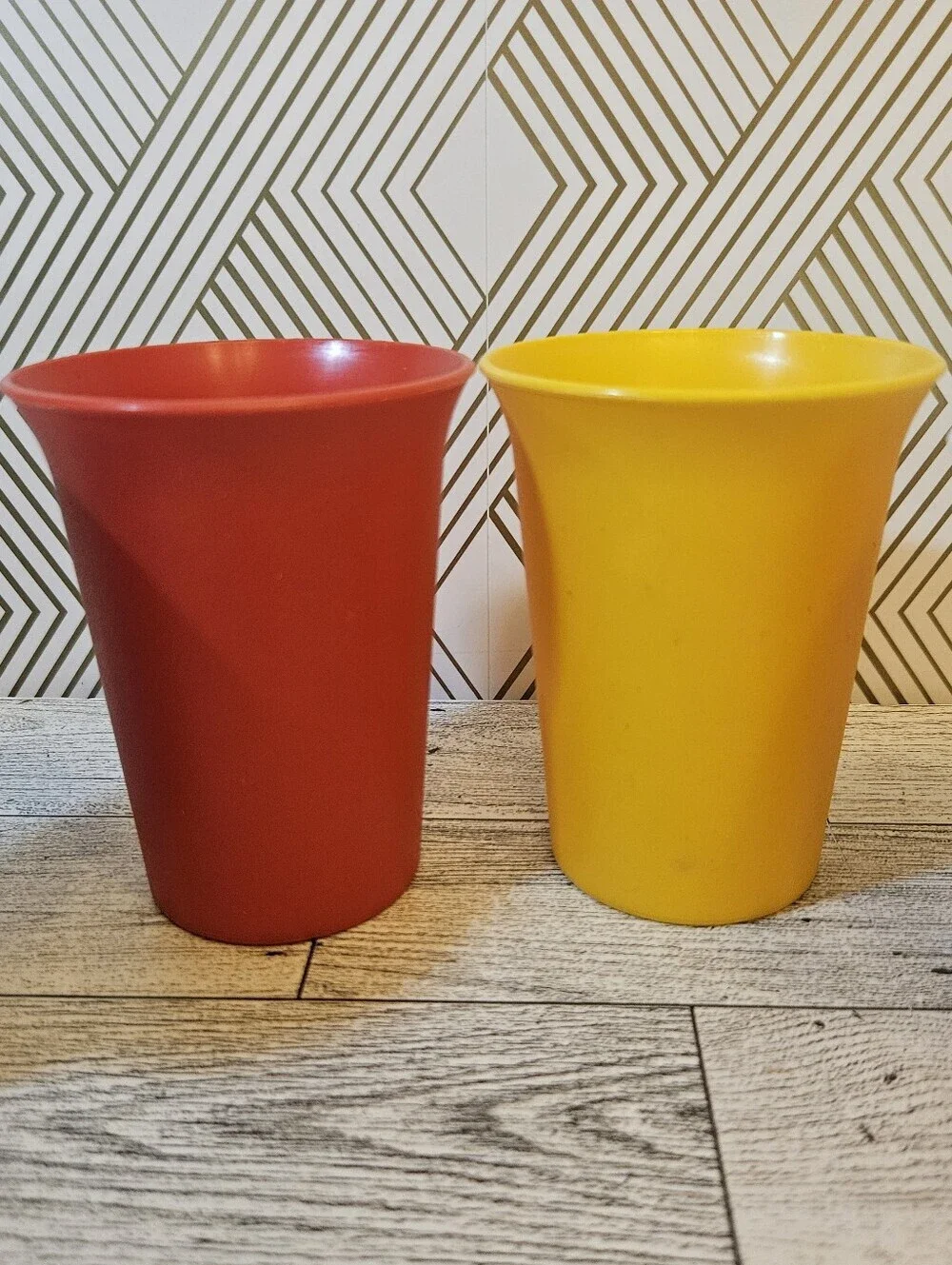 TUPPERWARE VTG 4 Piece Bell Tumblers Set  &  Sippy Cup Lids Red (2) Blue Yellow